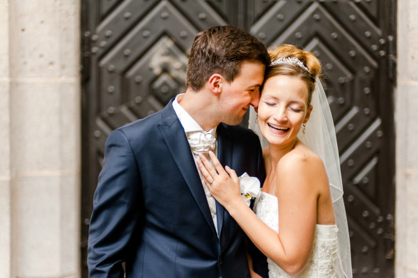 Ruhige Momente nach der Hochzeit beim Fotoshooting